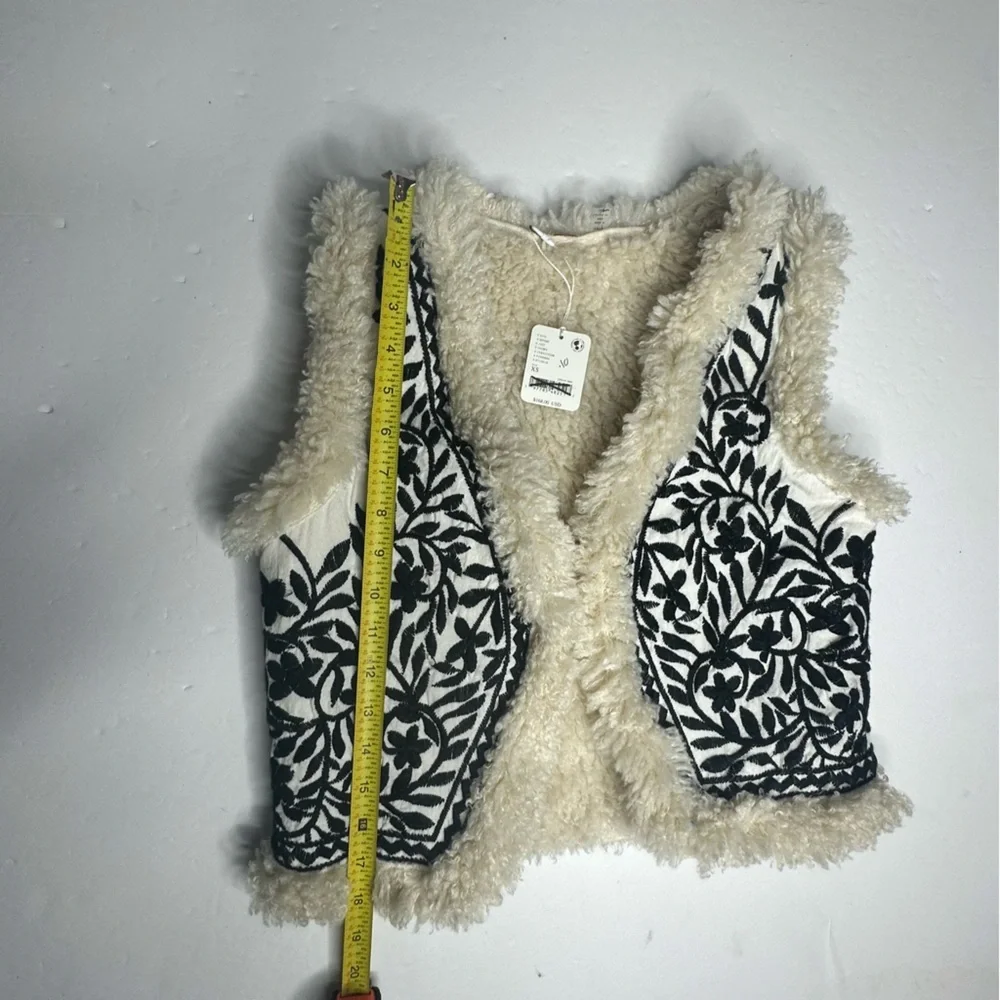 NWT FP One Noelle Sherpa Vest in ivory/black xs